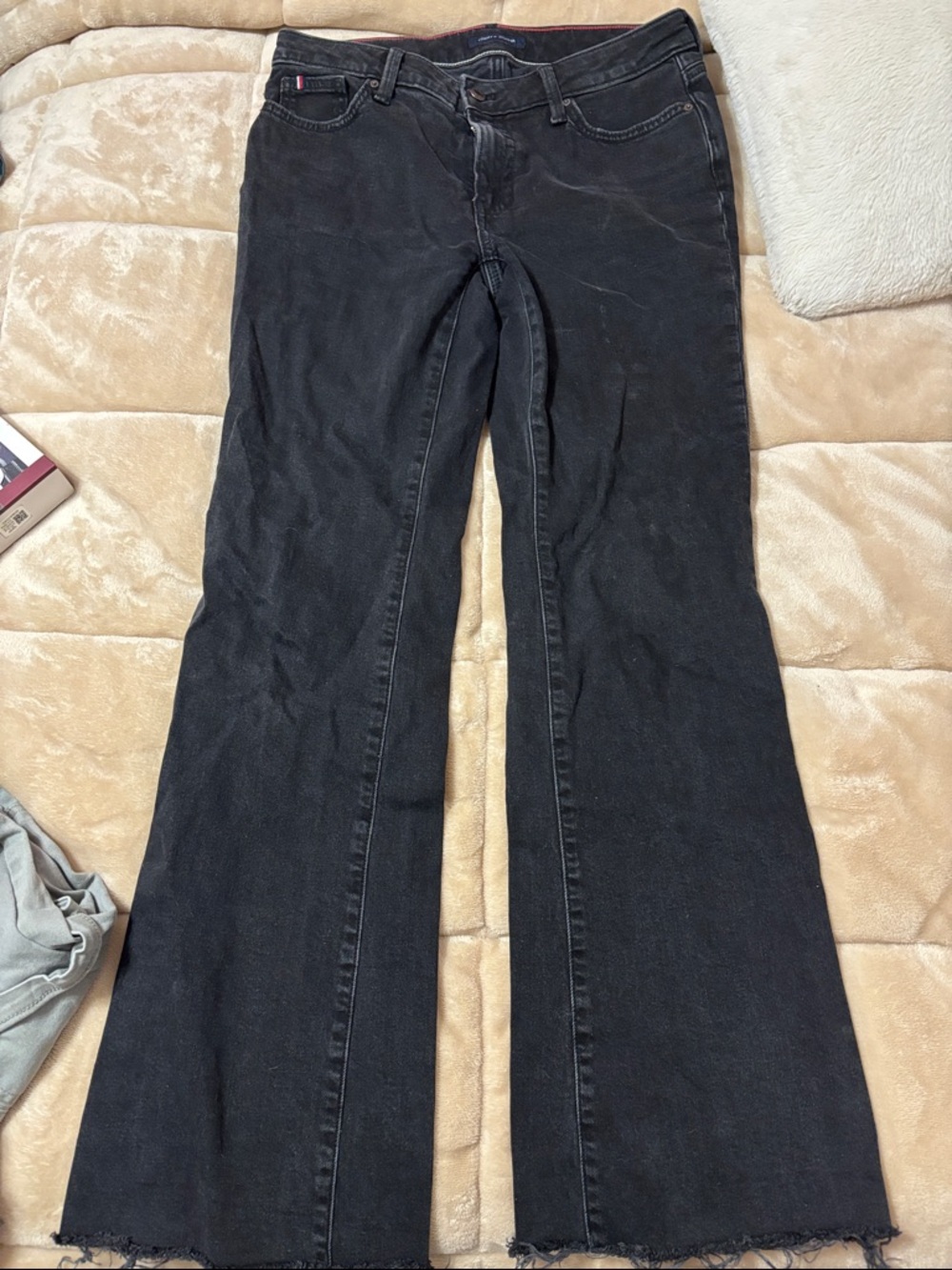Tommy Hilfiger Black Straight-Leg Jeans with Subtle Red Tab